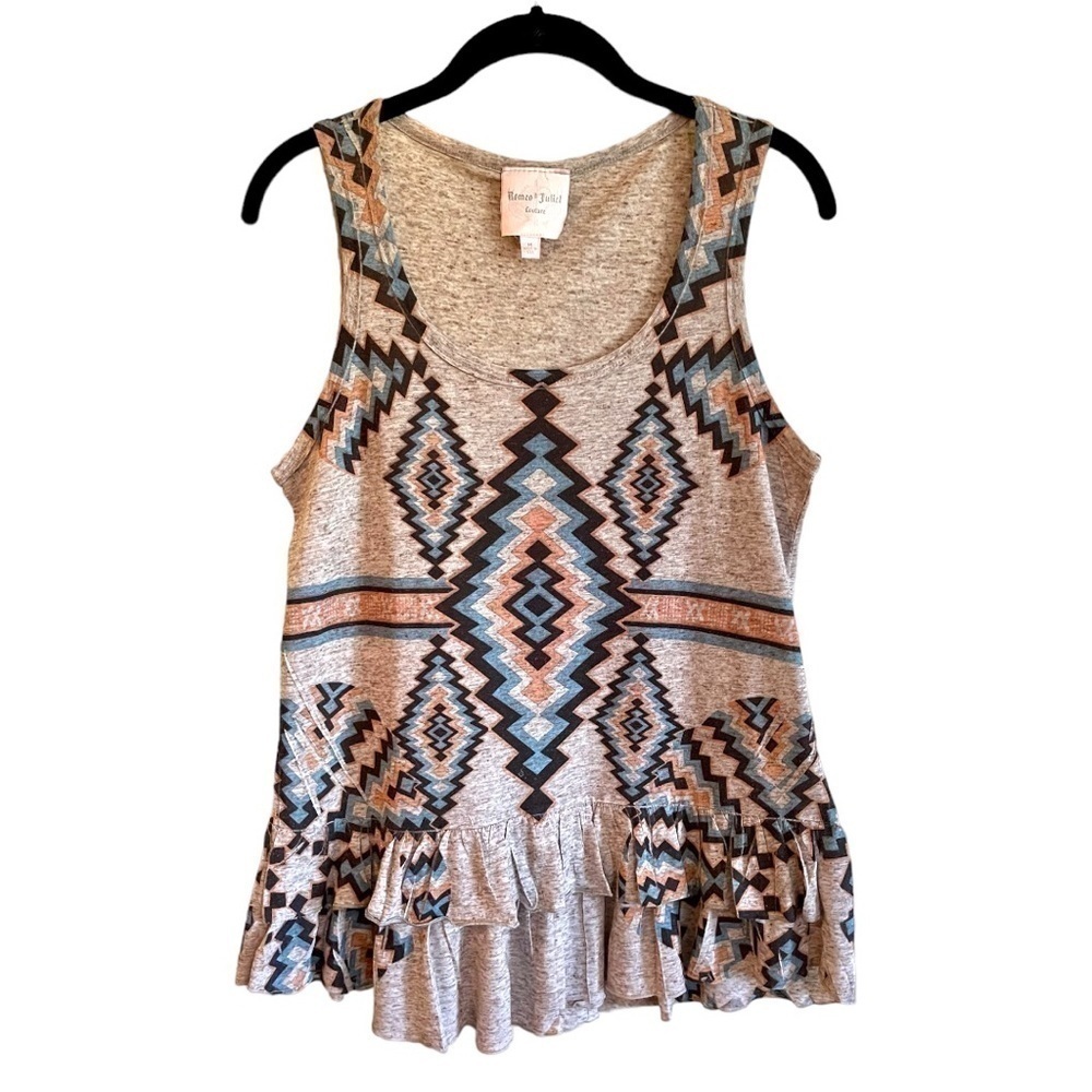 ROMEO & JULIET COUTURE, NWOT, GREY AZTEC, TANK TOP. SKIRTED BOTTOM. SIZE M